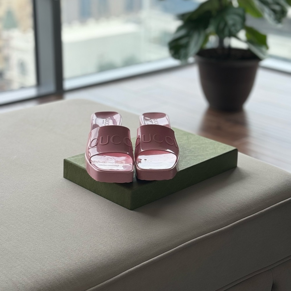 GUCCI pink rubber slides Size:39